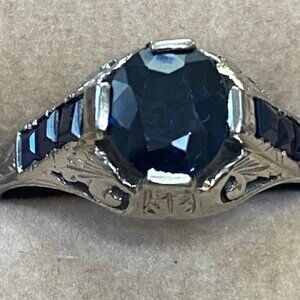 1.5 CARATS SAPPHIRE ART DECO RING SET IN 18KT WHITE GOLD - SIZE 6 - W/ APPRAISAL